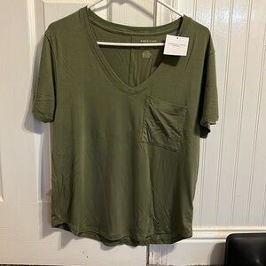 American Eagle soft and sexy v-neck NWT